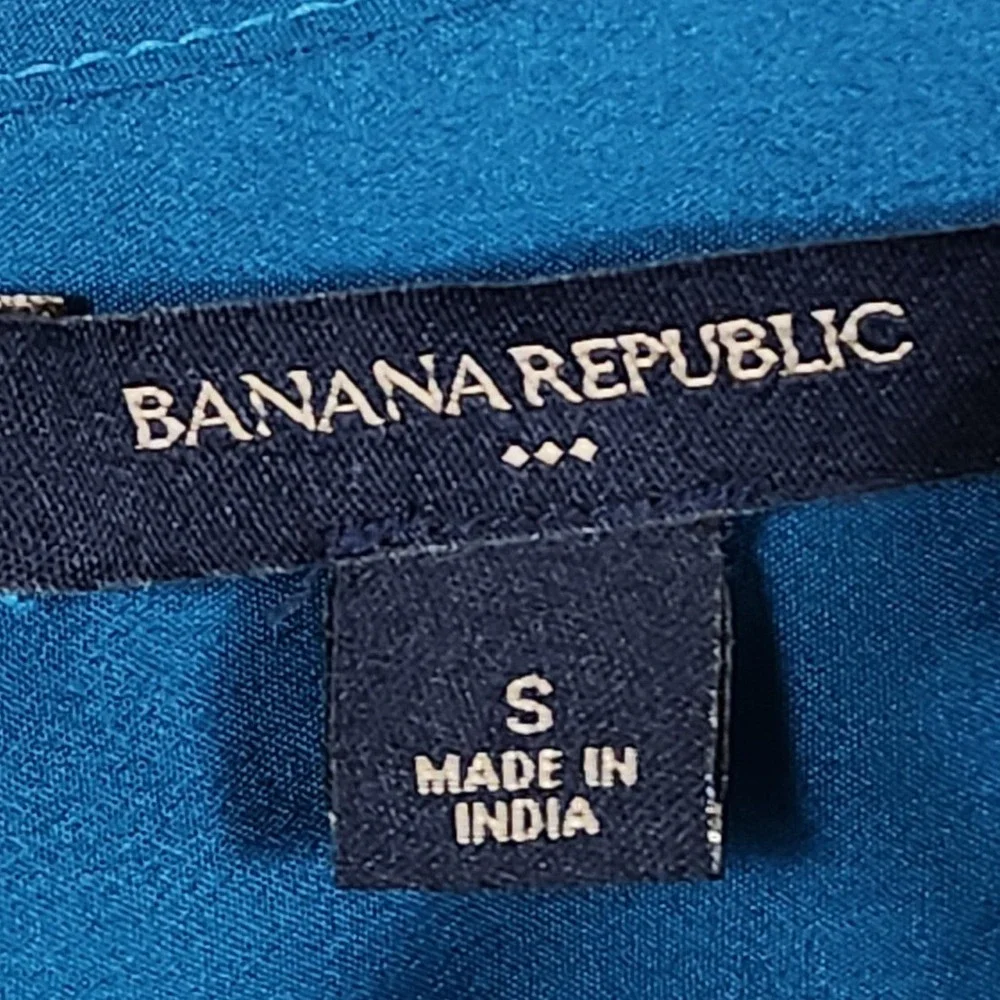 Banana Republic Teal Blue Lattice Cutout Neckline Pleated Blouse Cap Sleeve S
